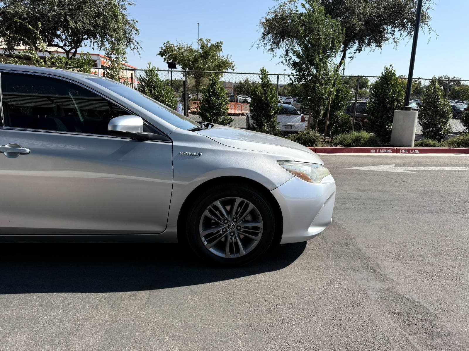 Used 2015 Toyota Camry SE FWD image 4