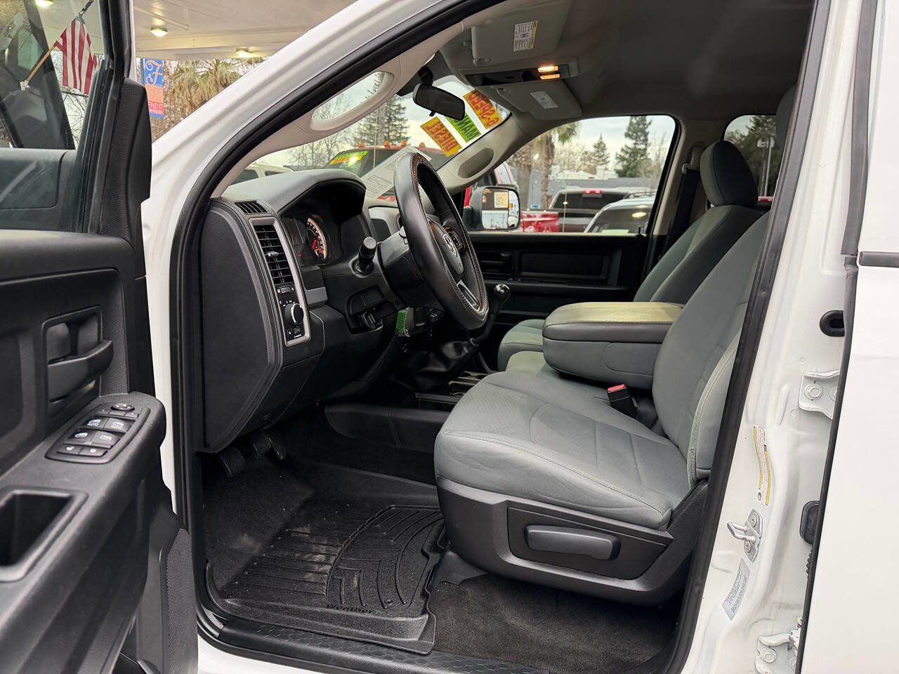 Used 2017 RAM 3500 Tradesman w/ Chrome Appearance Group image 15