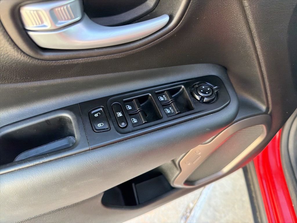 Used 2023 Jeep Renegade Latitude image 14