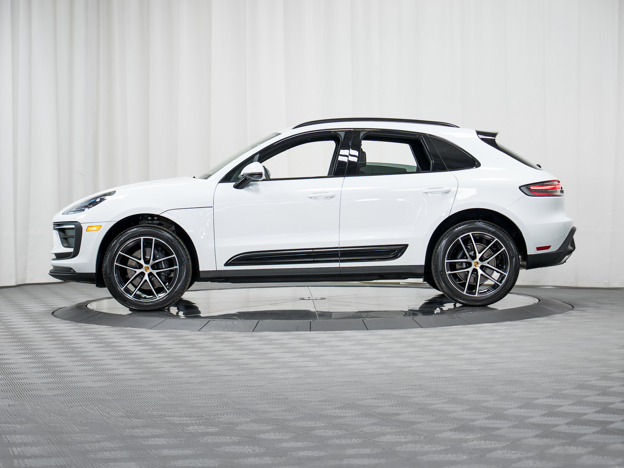 New 2026 Porsche Macan AWD/4WD image 31