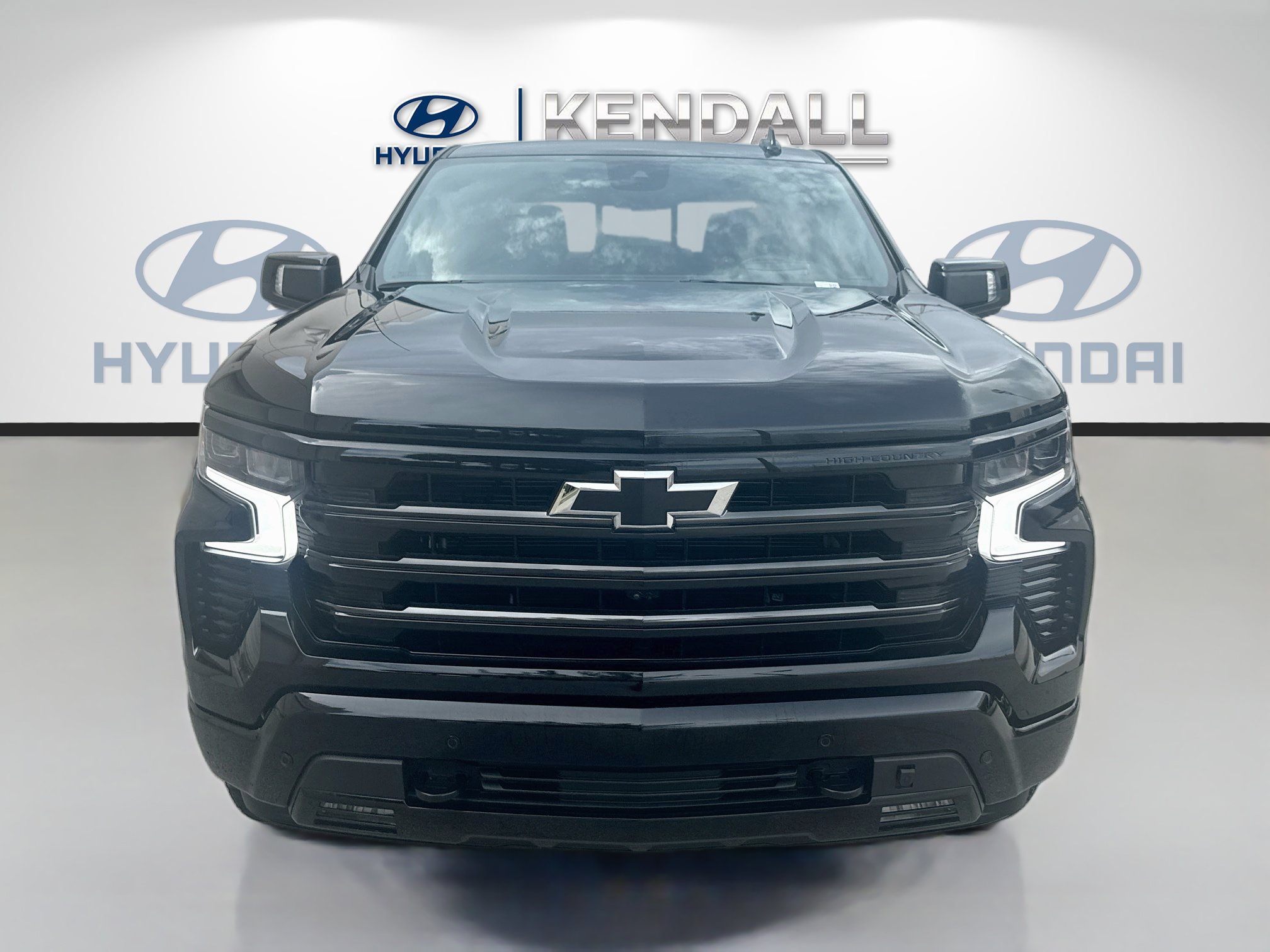 Used 2024 Chevrolet Silverado 1500 High Country w/ Midnight Edition AWD/4WD image 2