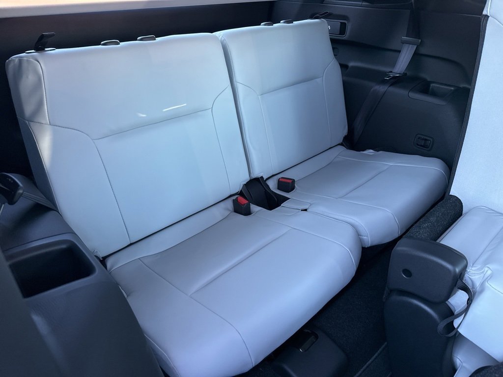 New 2025 Mitsubishi Outlander SE image 26