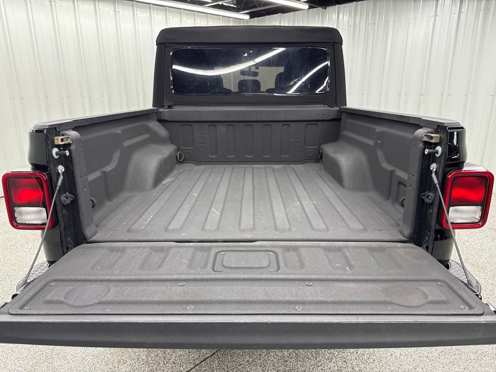 Used 2023 Jeep Gladiator Sport AWD/4WD image 9