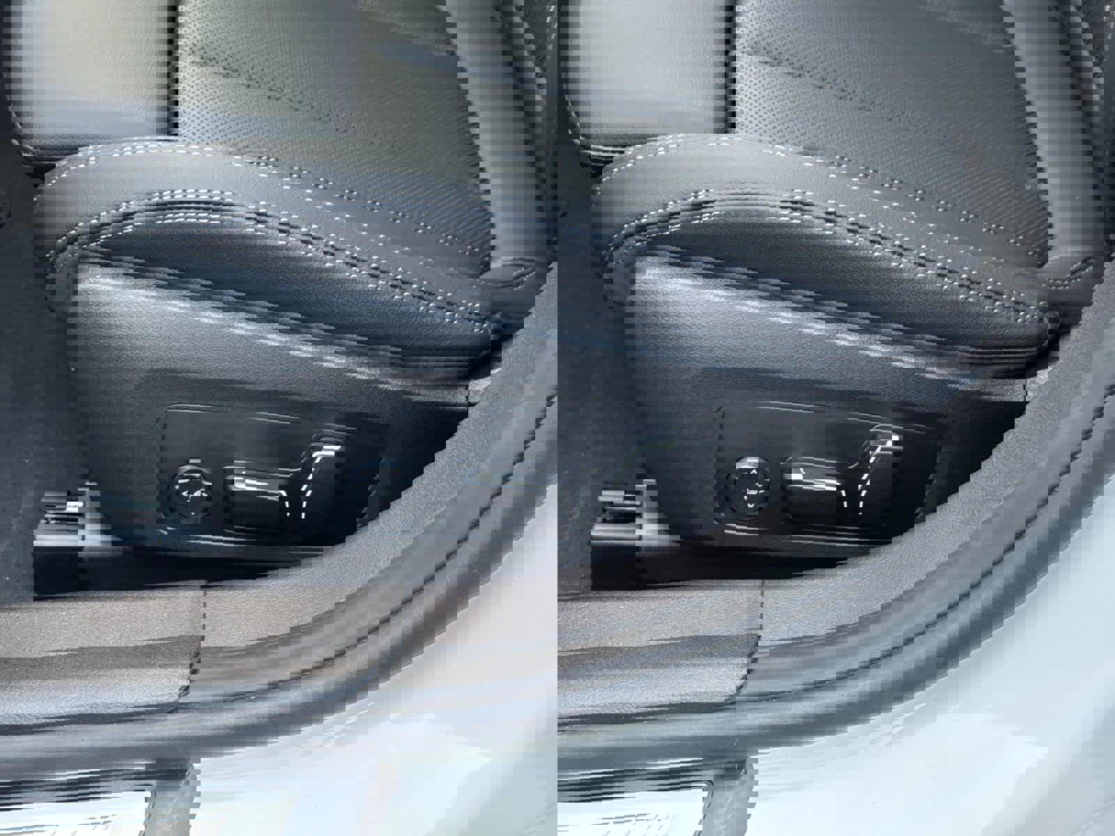 New 2025 BMW 330i xDrive 330i xDrive w/ M Sport Package image 19