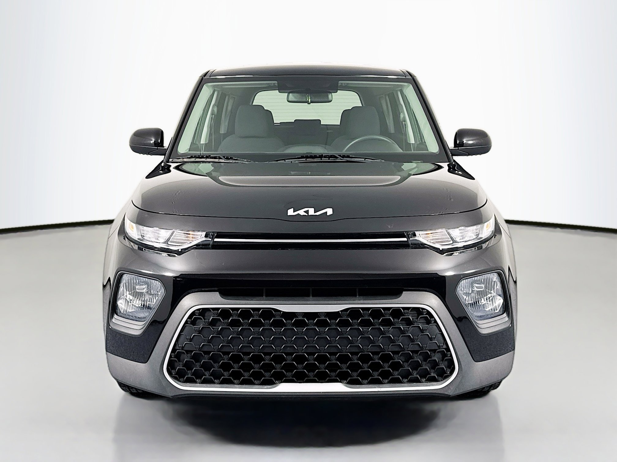 Used 2022 Kia Soul LX image 2