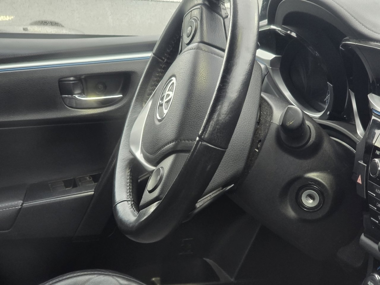 Used 2016 Toyota Corolla S image 17