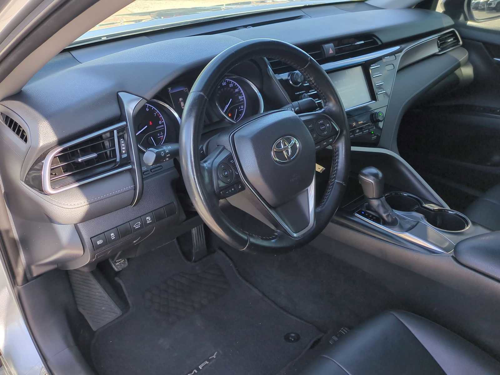 Used 2019 Toyota Camry SE FWD image 10