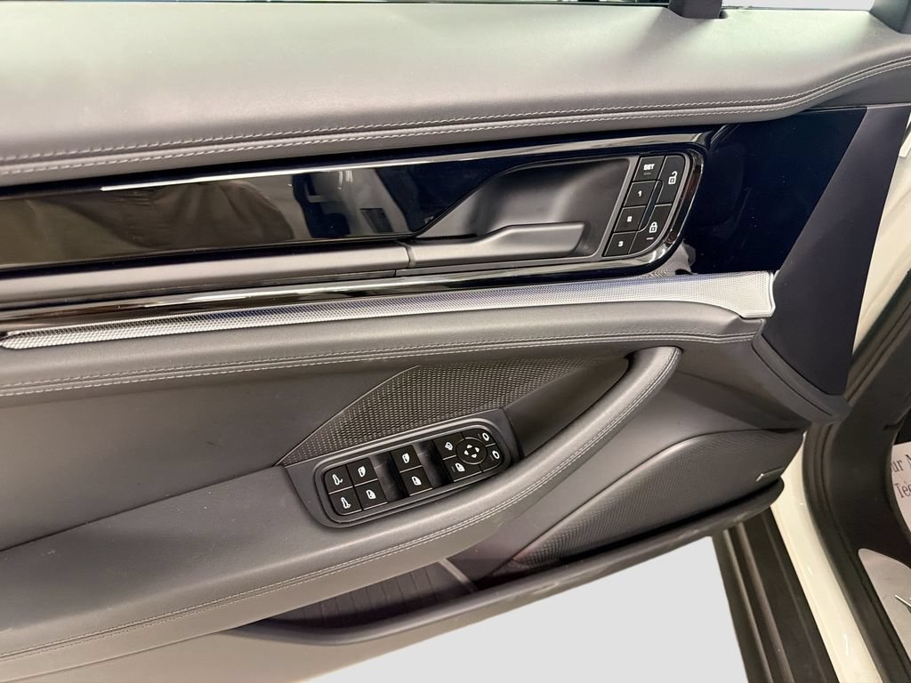 Certified 2025 Porsche Panamera 4 AWD/4WD image 19