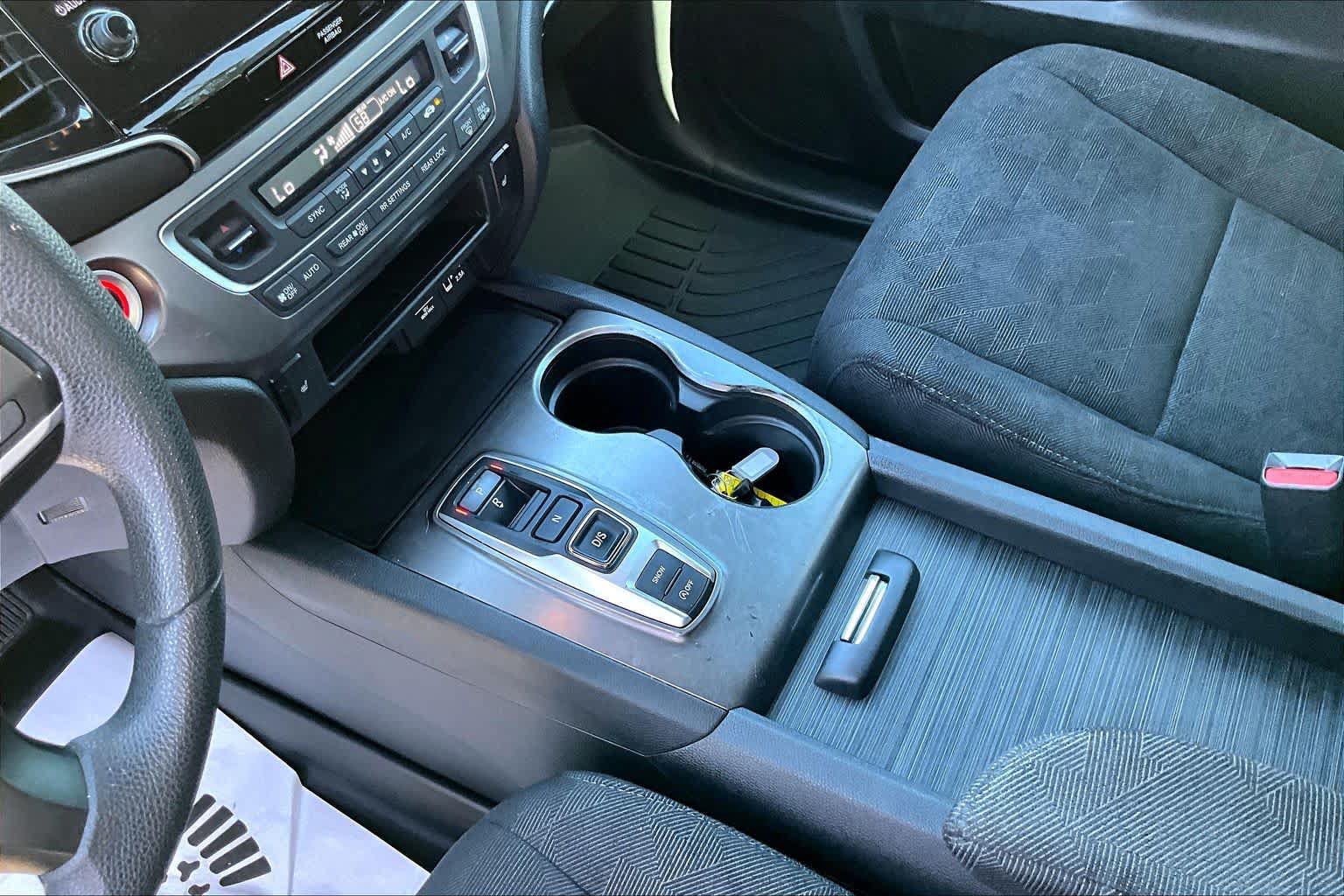 Used 2022 Honda Pilot Sport image 17