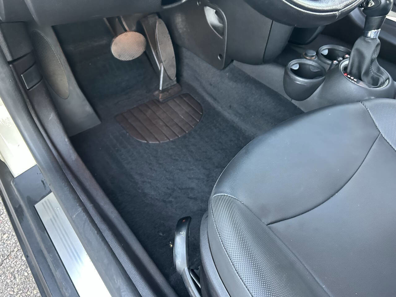 Used 2011 MINI Cooper Hardtop image 16