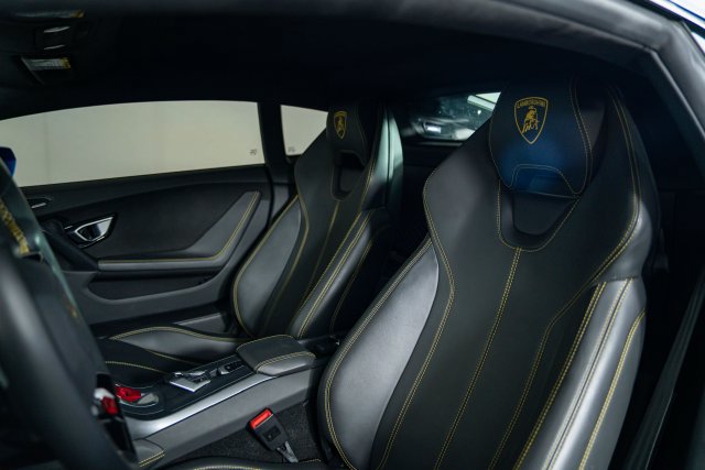 Used 2022 Lamborghini Huracan EVO RWD image 15