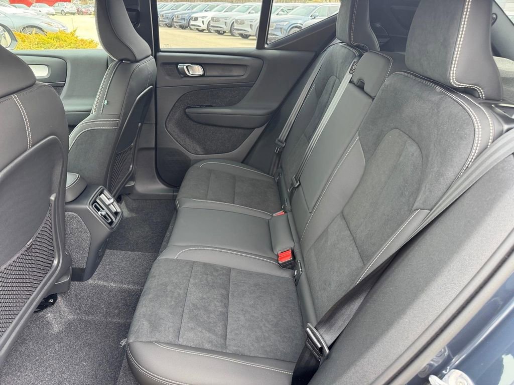 New 2026 Volvo XC40 B5 Ultra w/ Climate Package AWD/4WD image 9
