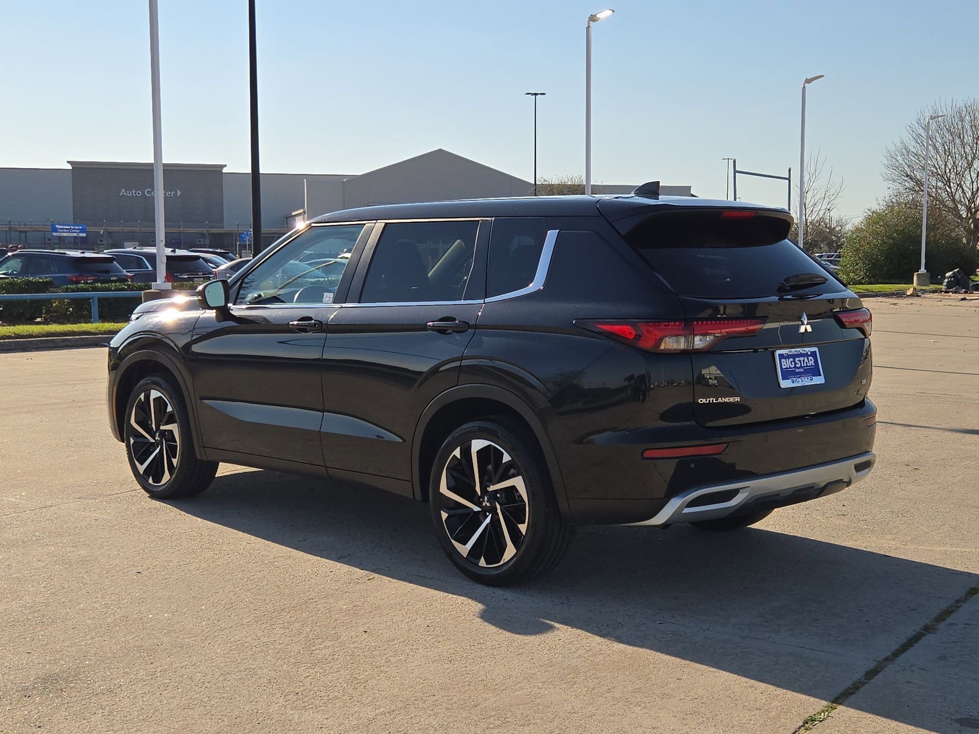 Used 2024 Mitsubishi Outlander SE image 6