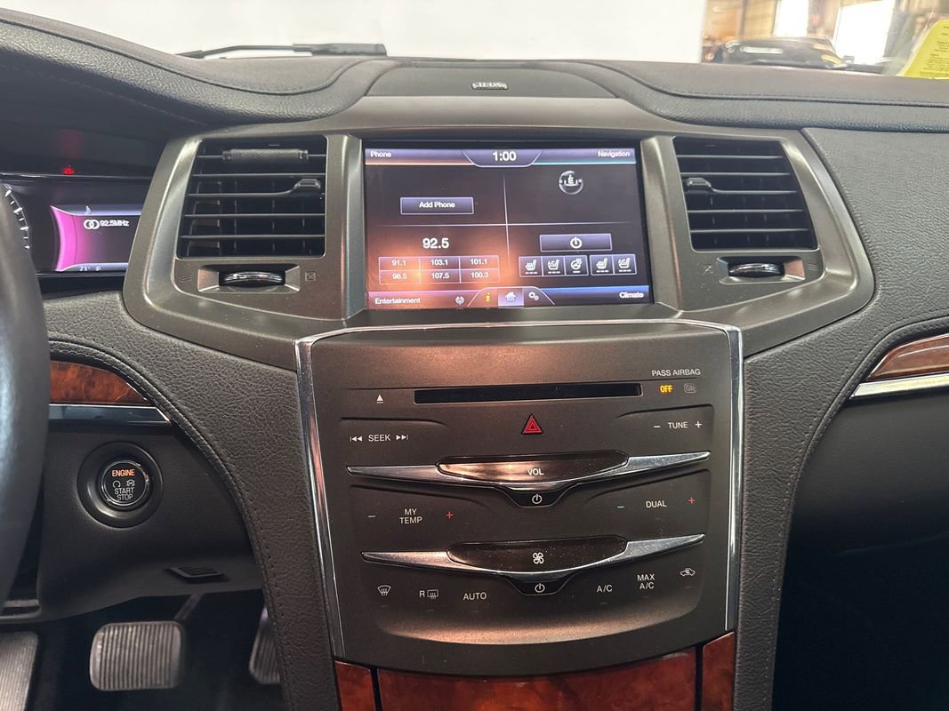 Used 2013 Lincoln MKS AWD image 16