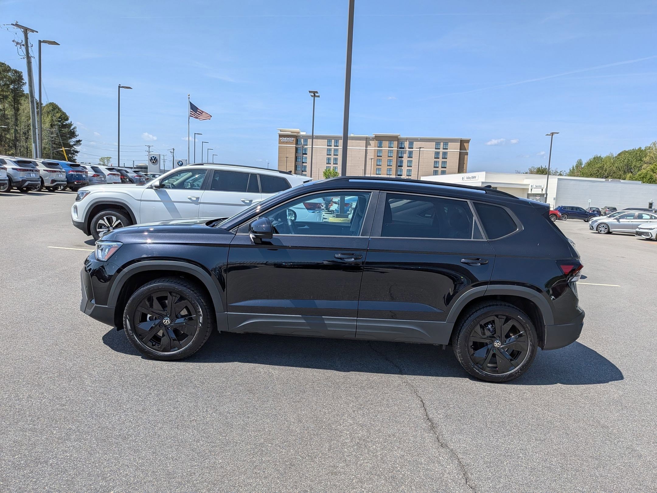 Used 2025 Volkswagen Taos SE image 6