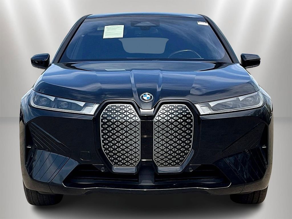 Used 2023 BMW iX xDrive50 w/ Sport Package AWD/4WD image 2