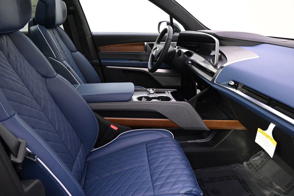 New 2026 Cadillac Vistiq Premium Luxury w/ LPO, Floor Liner Package image 16