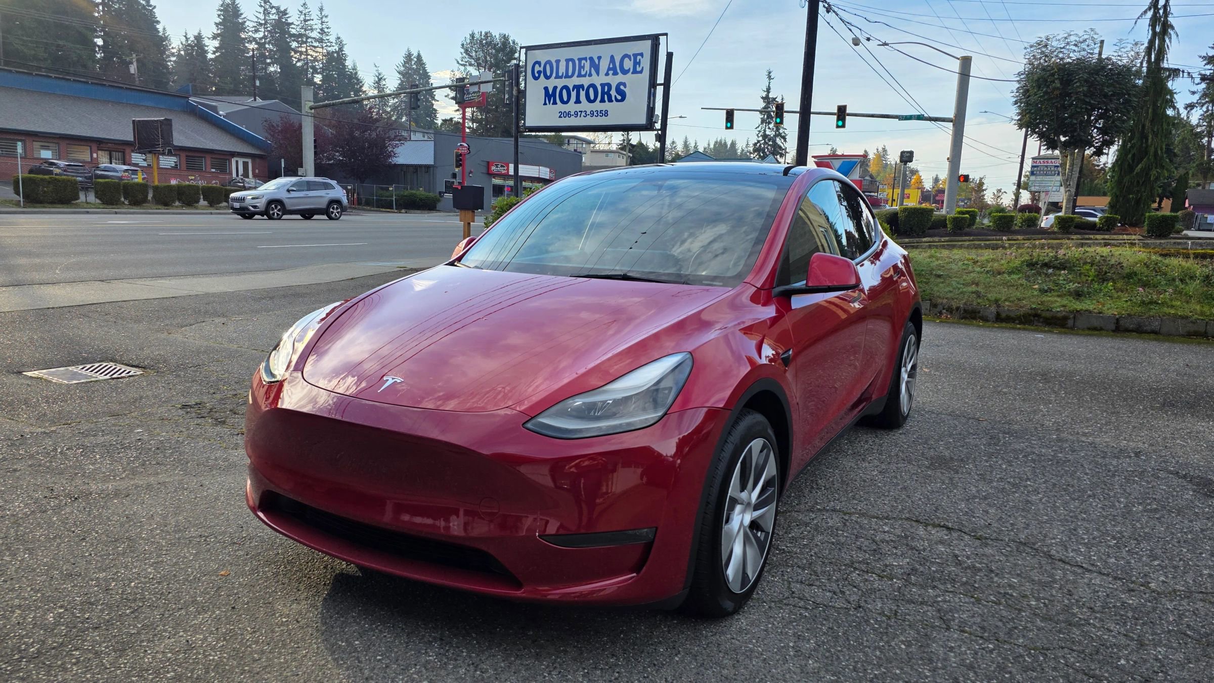 Used 2023 Tesla Model Y Long Range image 1