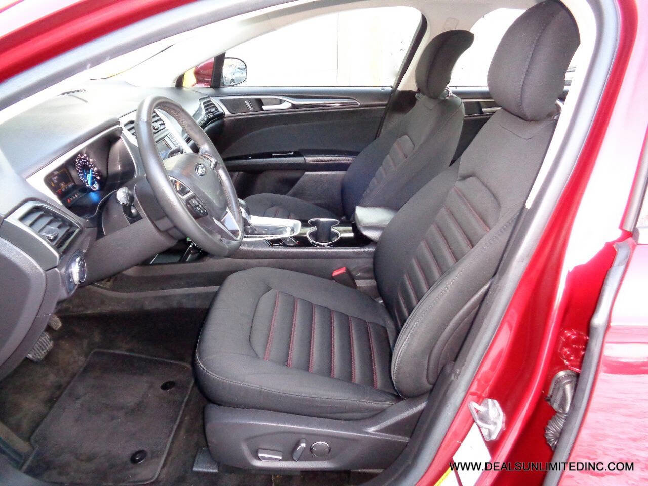 Used 2014 Ford Fusion SE w/ Equipment Group 201A image 9