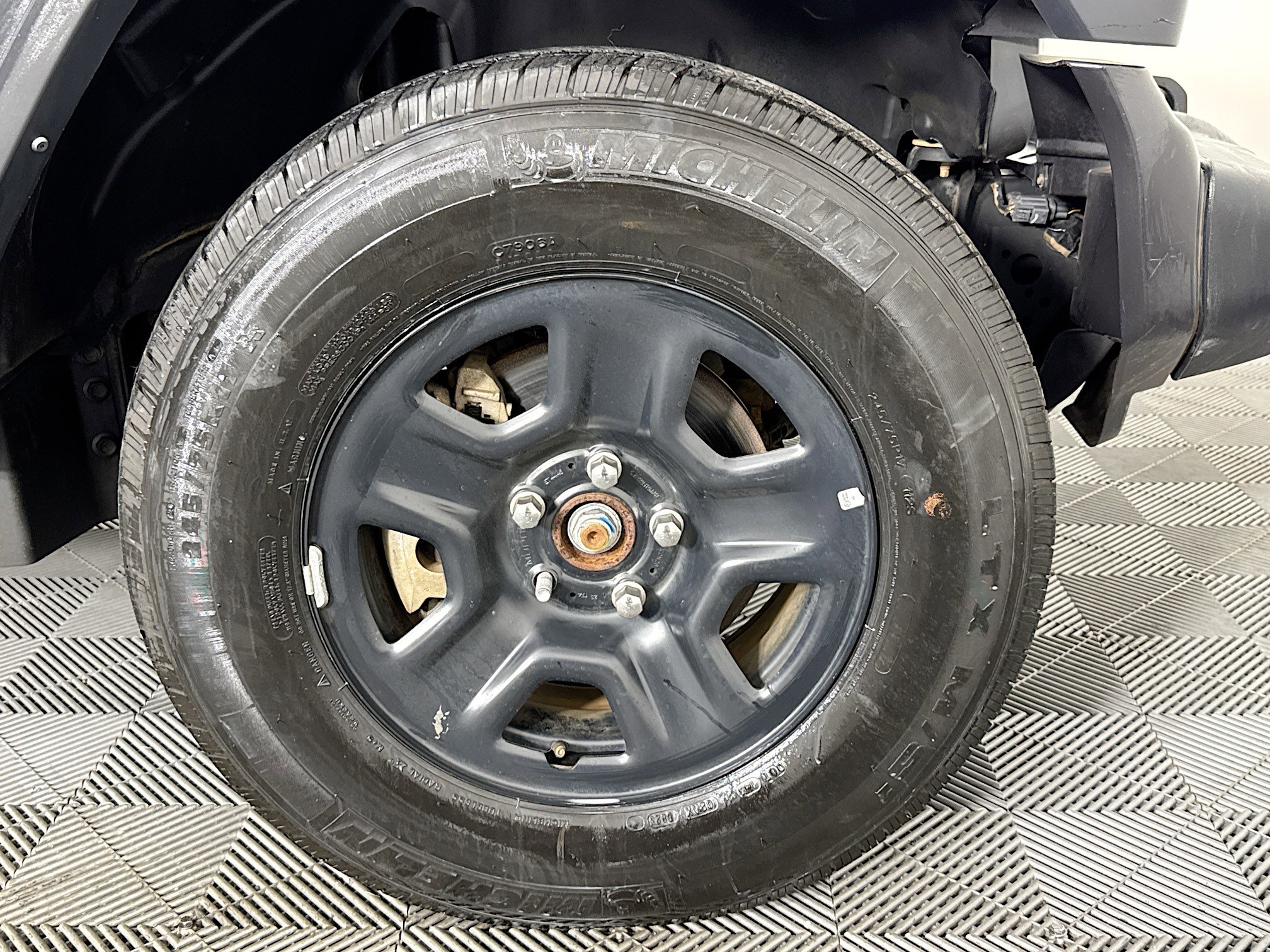 Used 2023 Jeep Wrangler Sport image 31