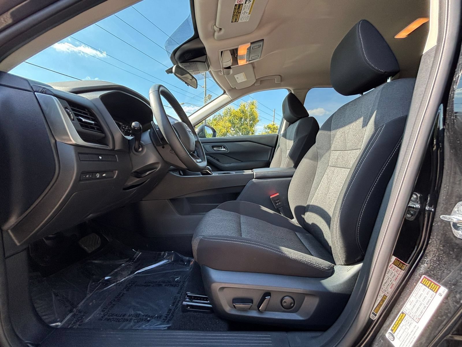 Used 2025 Nissan Rogue SV FWD image 24