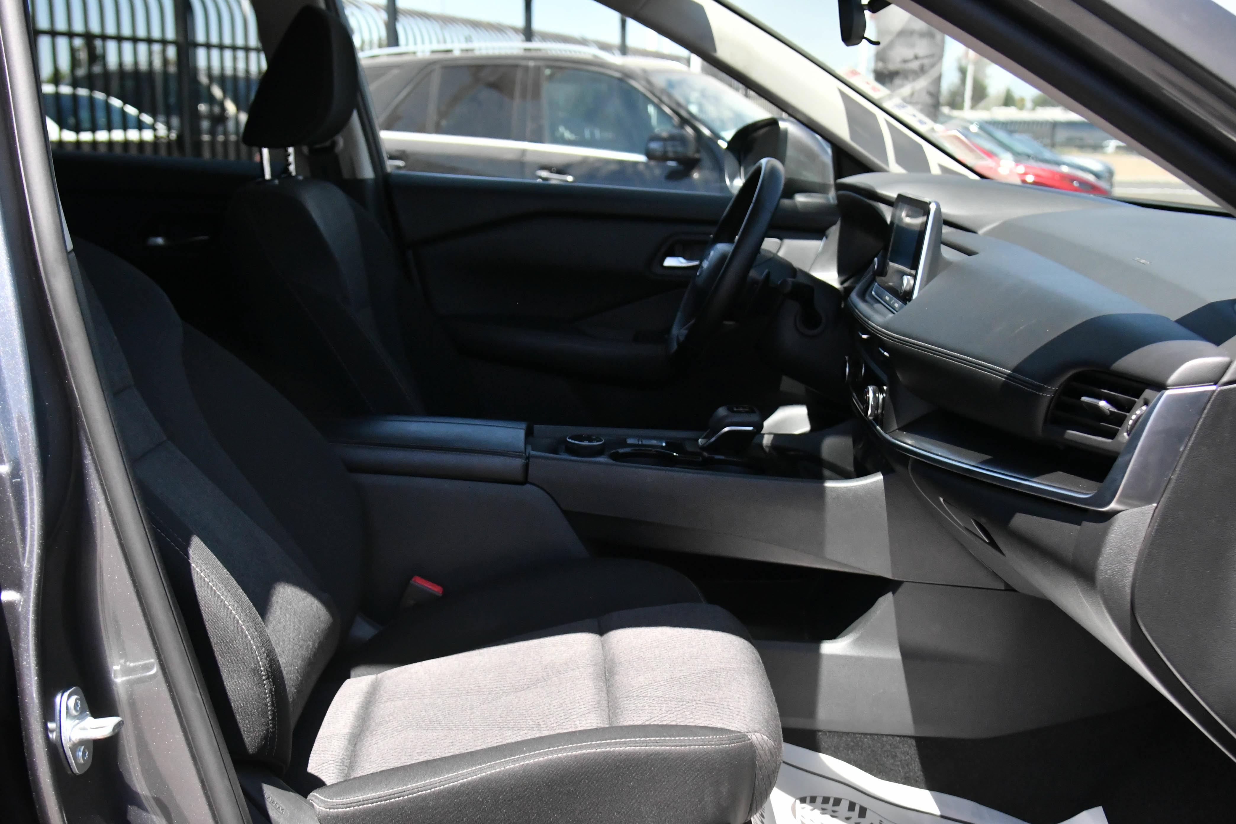 Used 2025 Nissan Rogue SV AWD/4WD image 46