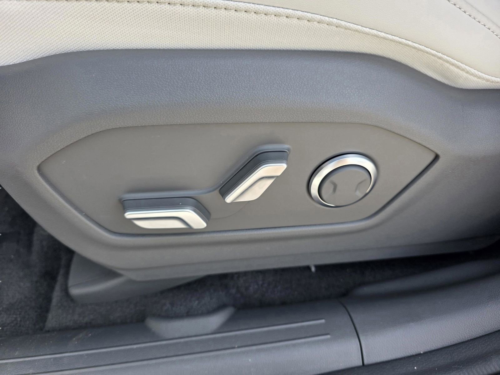 Used 2026 Hyundai Santa Fe SEL FWD image 30