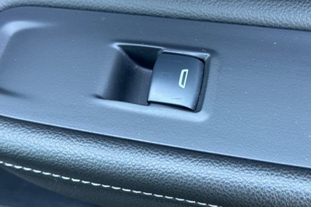 Used 2024 GMC Terrain SLE AWD/4WD image 22