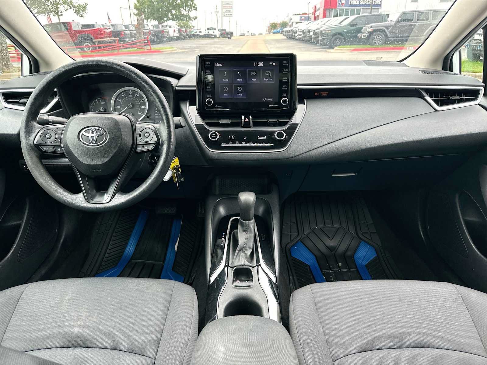 Used 2022 Toyota Corolla LE FWD image 25