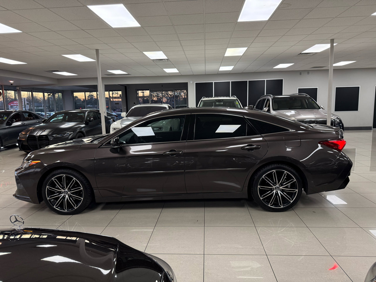 Used 2019 Toyota Avalon Touring w/ Advanced Safety Package image 3