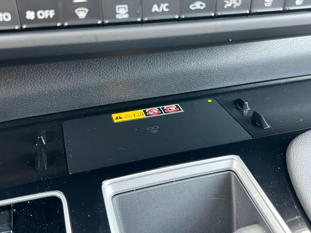 Certified 2025 Toyota Sienna Platinum image 32