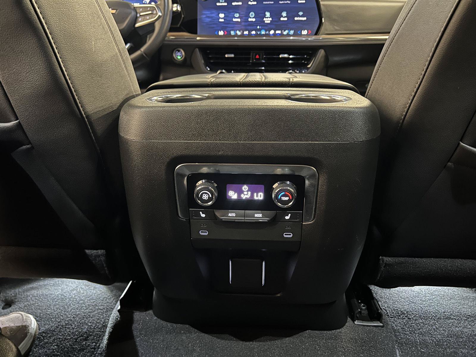 Used 2025 Chevrolet Suburban High Country AWD/4WD image 35