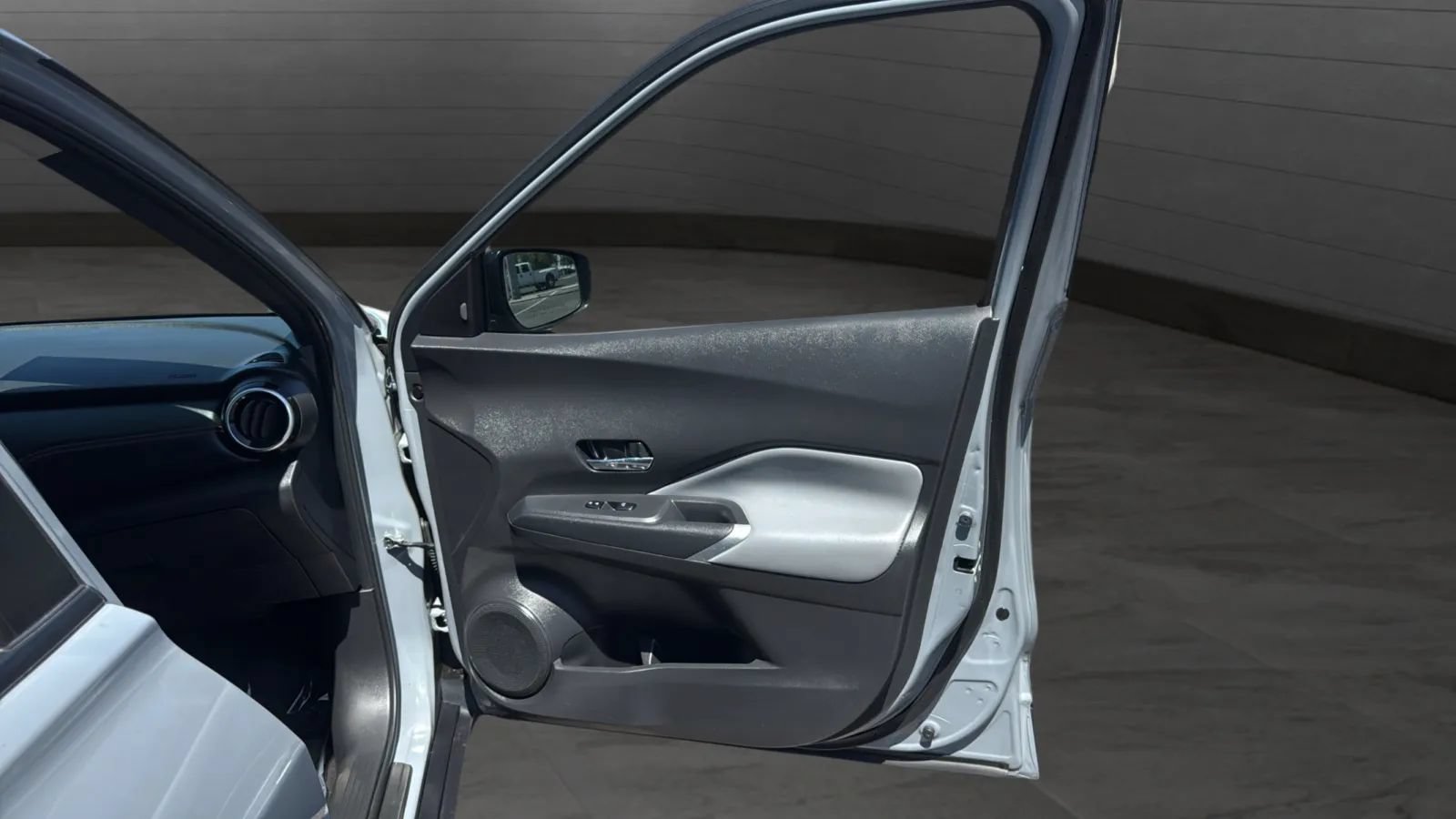 Used 2022 Nissan Kicks SR w/ Premium Package FWD image 28