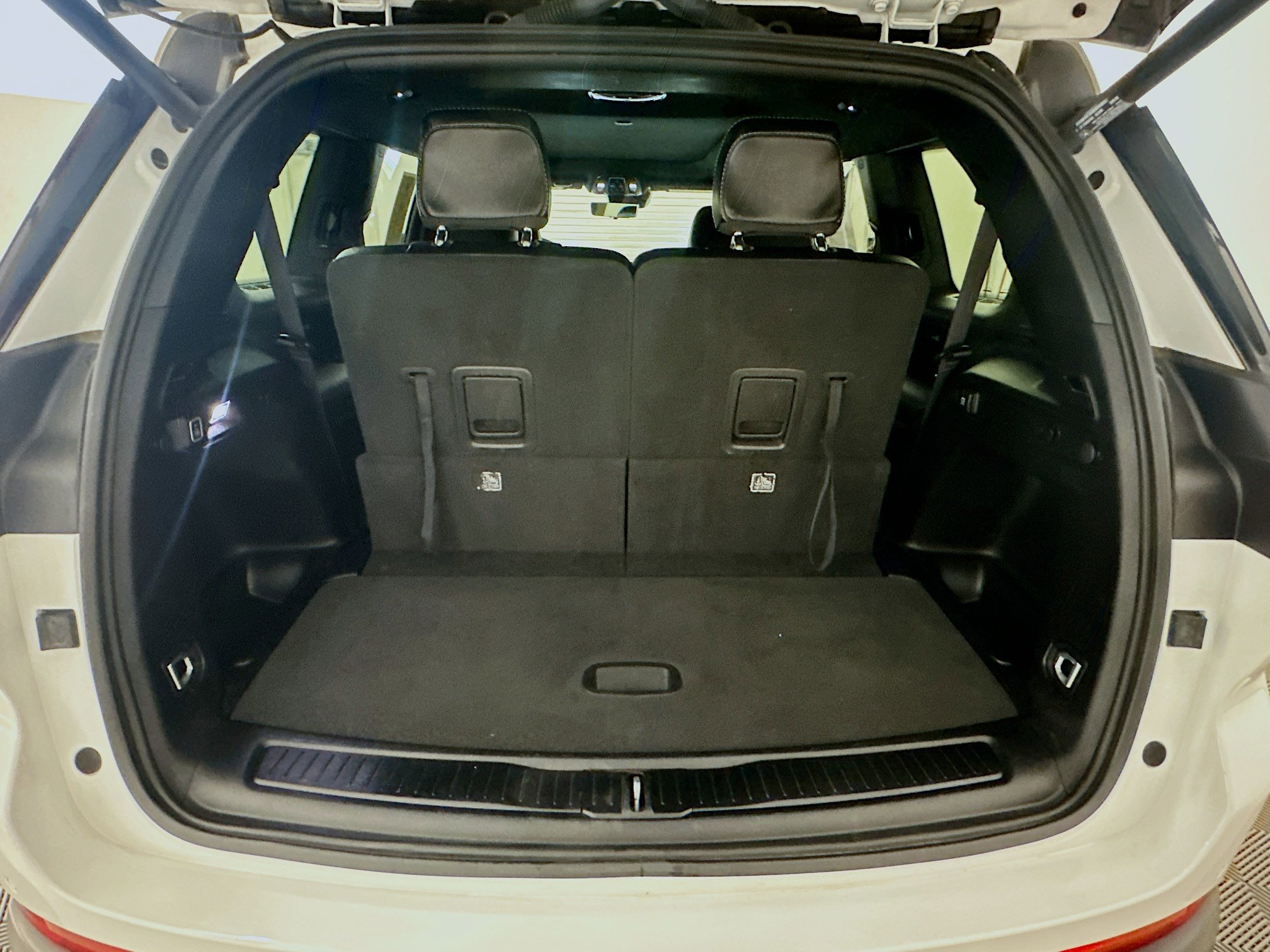 Used 2024 Jeep Grand Cherokee L Limited w/ Luxury Tech Group II image 32