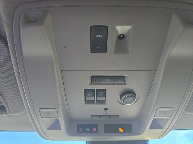 Used 2018 Cadillac Escalade ESV Premium Luxury image 40