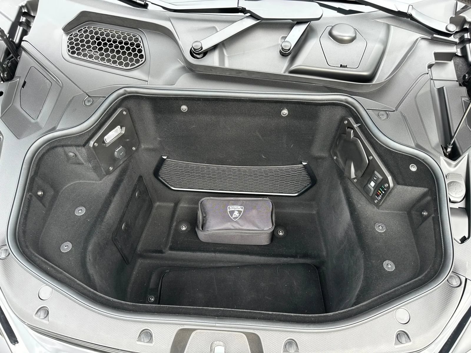 Used 2024 Lamborghini Revuelto AWD/4WD image 52