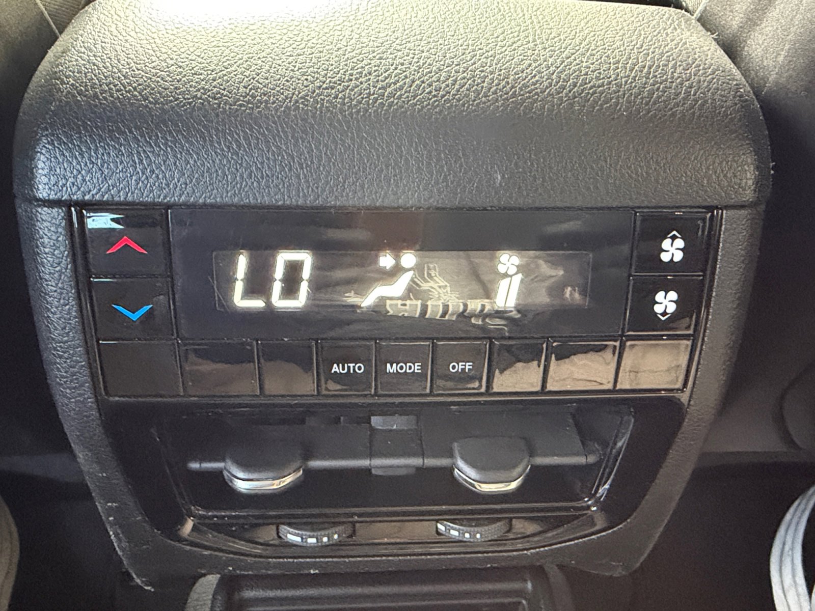 Used 2023 Jeep Grand Cherokee L Laredo image 31