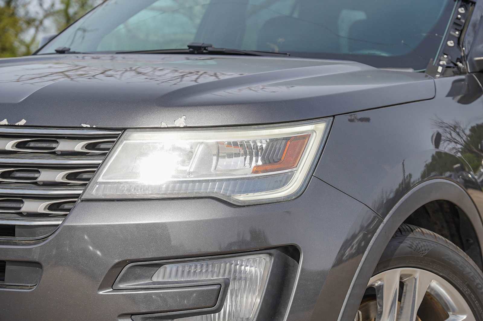 Used 2017 Ford Explorer XLT w/ Equipment Group 202A image 3