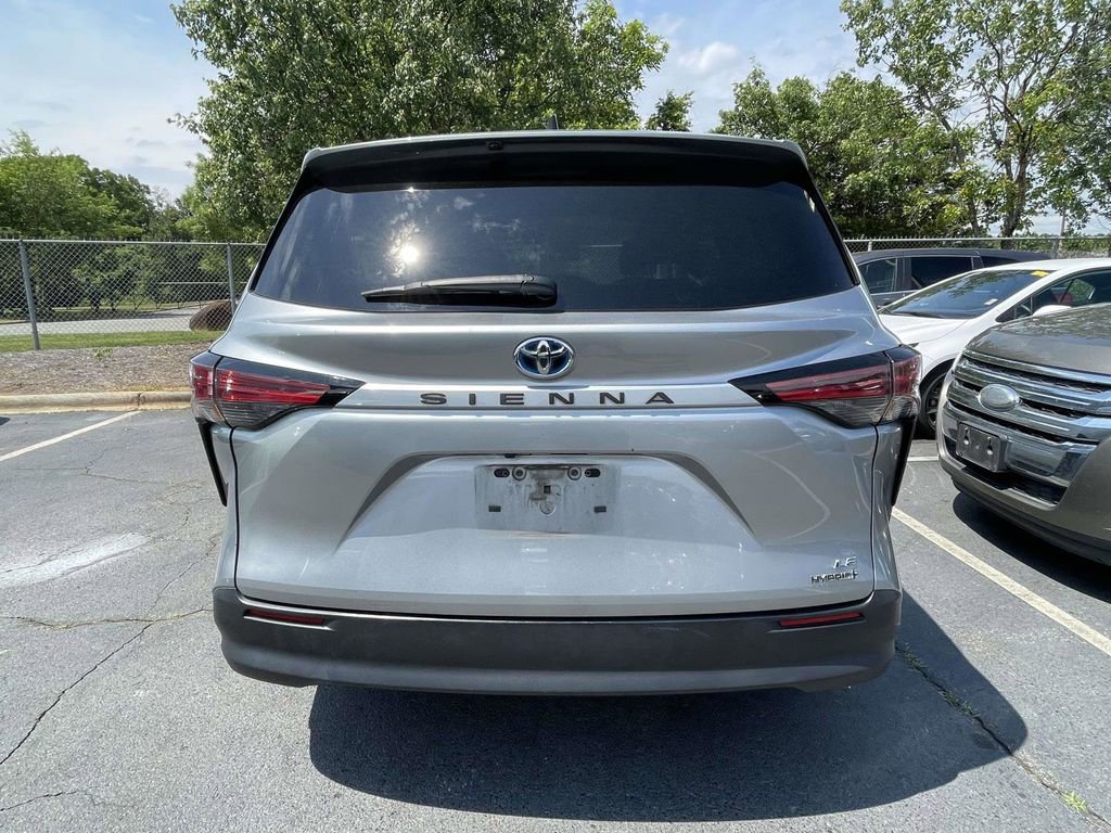 Used 2021 Toyota Sienna LE FWD image 18