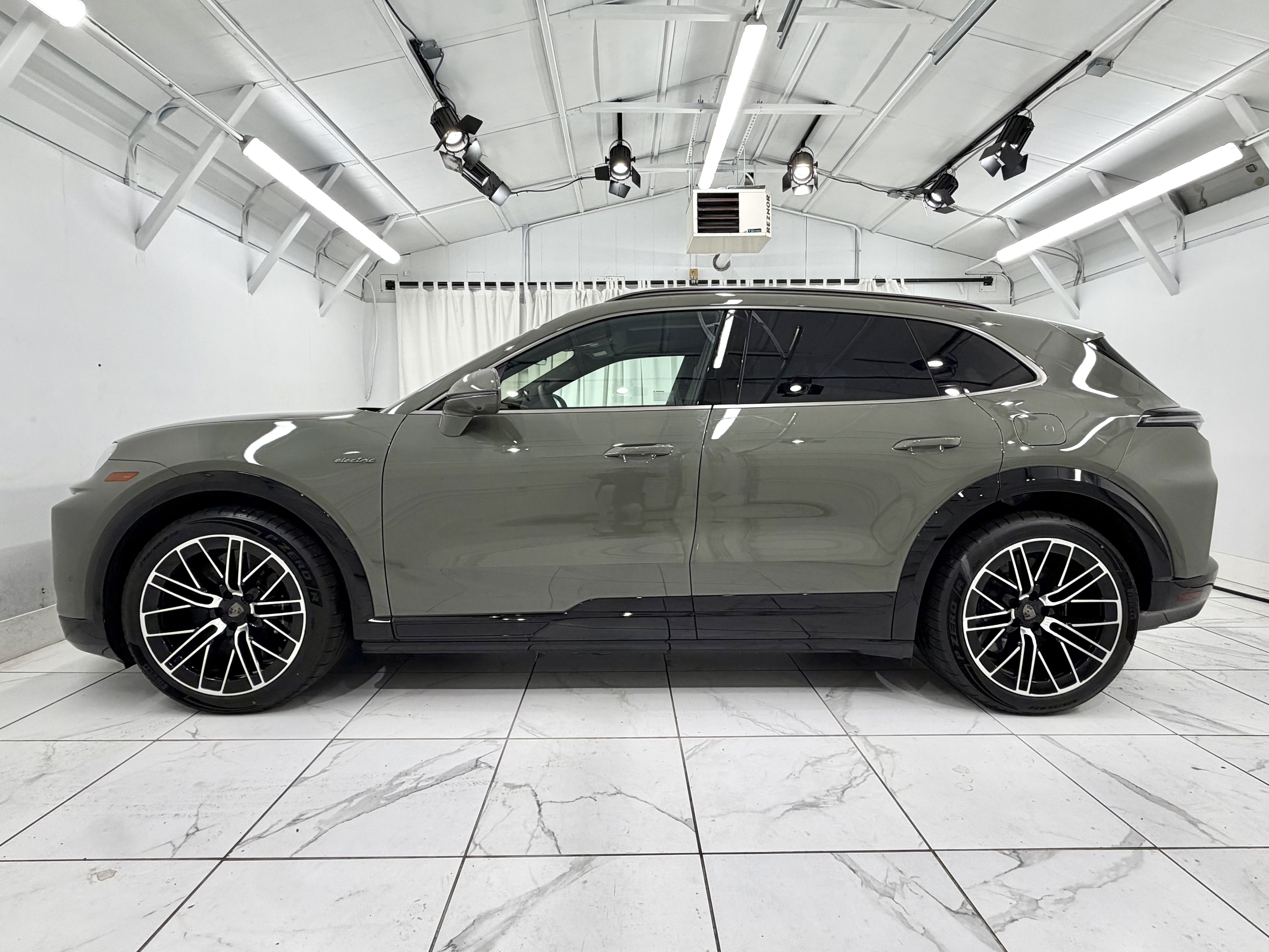 New 2026 Porsche Cayenne Turbo Electric AWD/4WD image 2