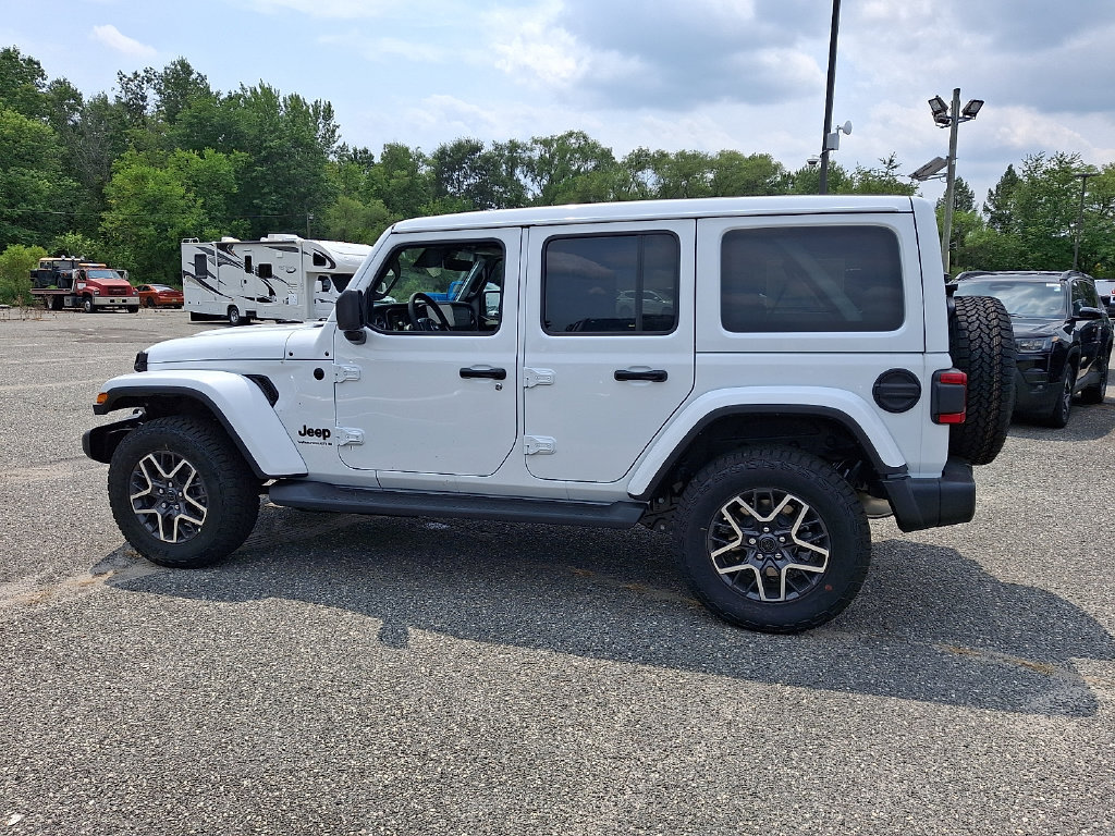 New 2026 Jeep Wrangler Unlimited Sahara AWD/4WD image 5