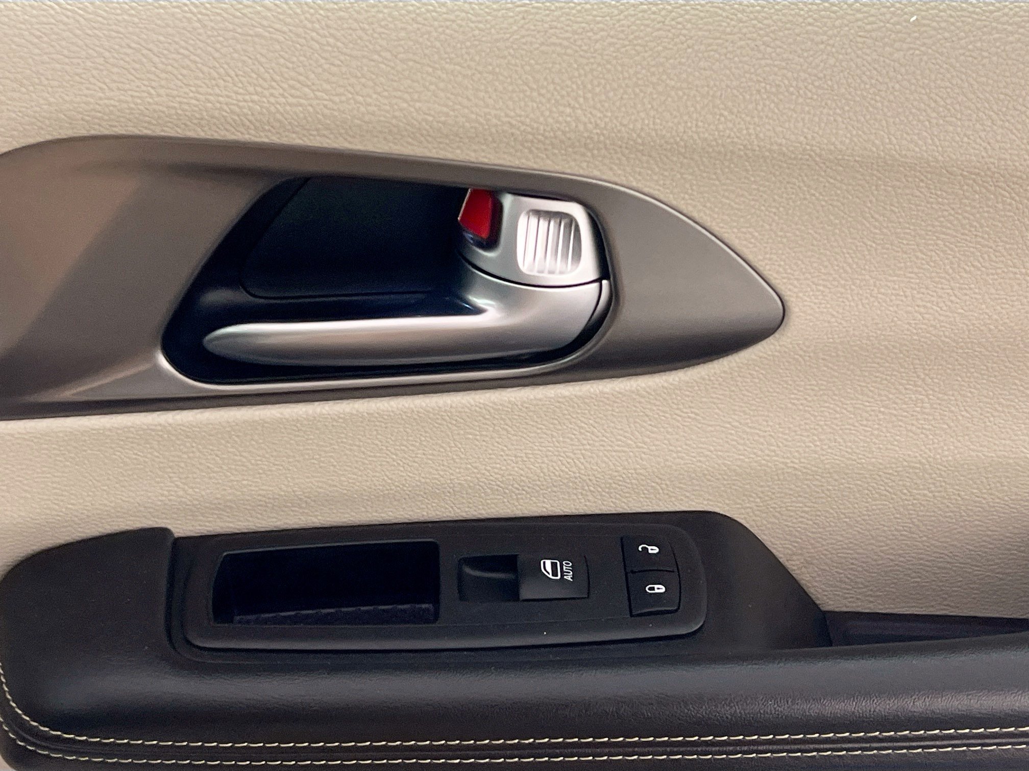 Used 2023 Chrysler Pacifica Touring-L FWD image 31