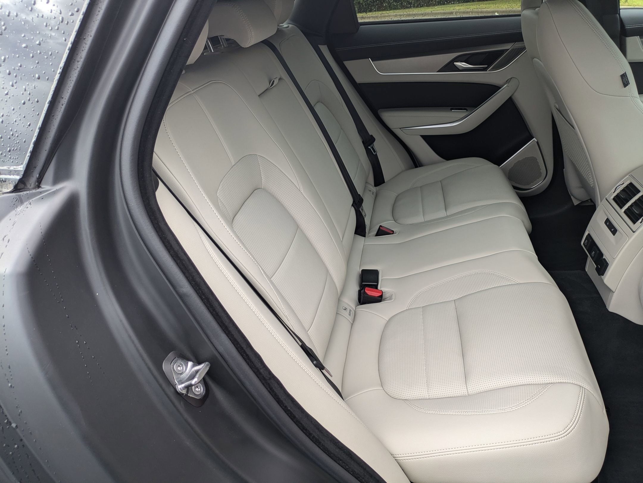 Used 2026 Jaguar F-PACE R-Dynamic S image 28