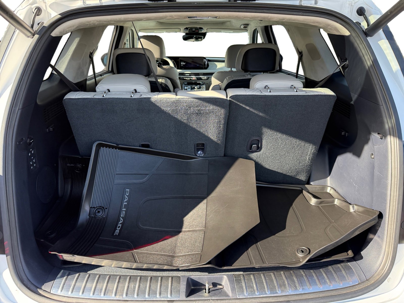 Used 2023 Hyundai Palisade Calligraphy w/ Cargo Package image 17