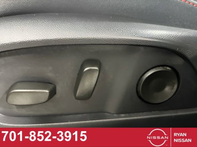 Used 2025 Chevrolet Equinox RS w/ Safety and Technology Package AWD/4WD image 32