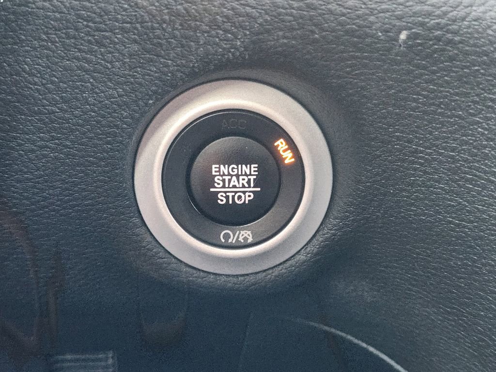 Used 2025 Chrysler Pacifica Limited image 20