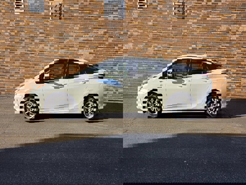 Used 2018 Toyota Prius Four w/ Advanced Technology Package FWD image 6