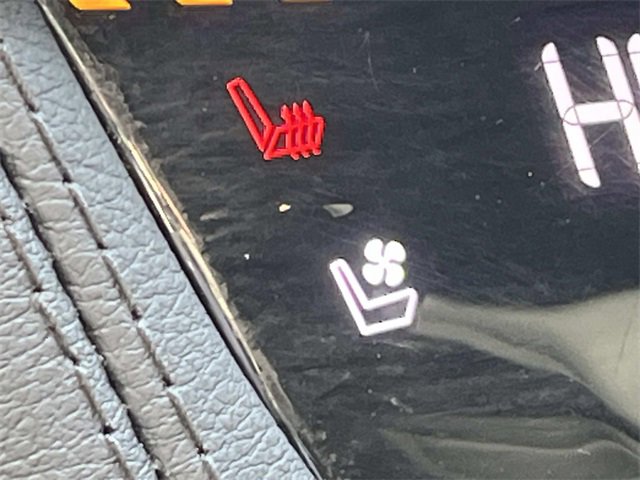 Used 2023 Cadillac XT6 Sport w/ Platinum Package image 42