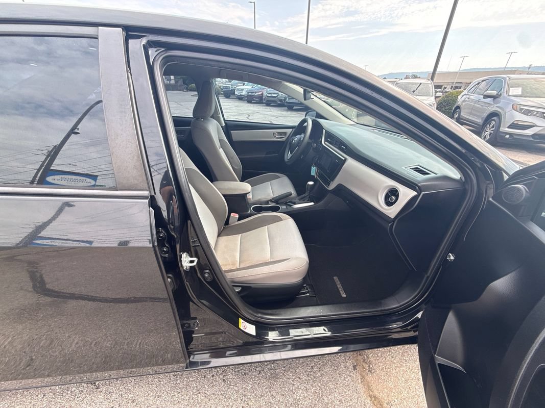 Used 2017 Toyota Corolla LE FWD image 18