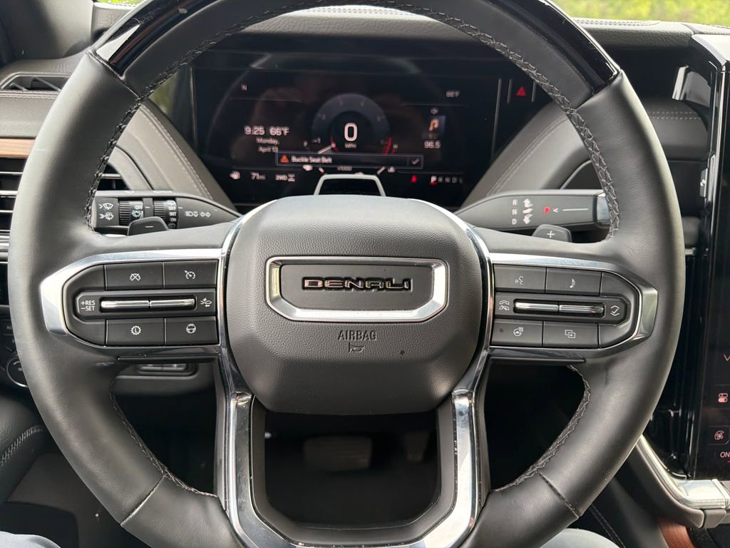 Used 2025 GMC Yukon Denali w/ Denali Reserve Package image 21